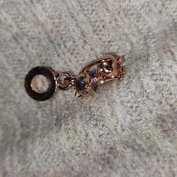 Golden Cat - Picture 4 of 6